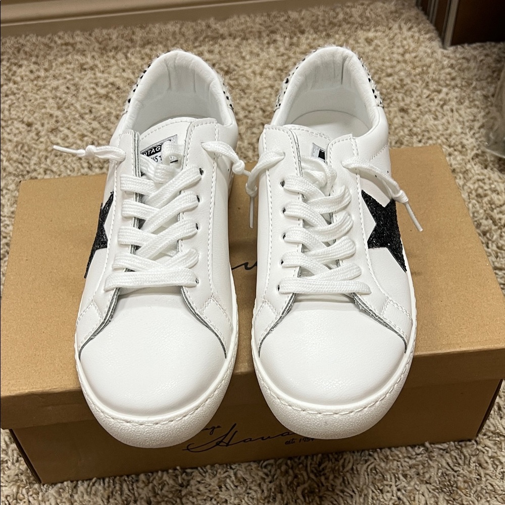 Vintage Havana White Sneakers with Black Star